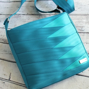 Sewing Pattern: Digital, Seat Belt Roundabout Bag, seatbelt webbing bag, purse, shoulder bag, pdf pattern, kits available, upcycled purse