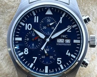 Reloj de pulsera IWC Pilot's Chrono automático vintage con esfera azul, caja y brazalete de acero inoxidable, fondo transparente y función de fecha/día para hombre.