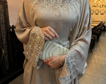 Utsmyckad fjärilskaftanabaya med hijab och bälte, Eid-outfit