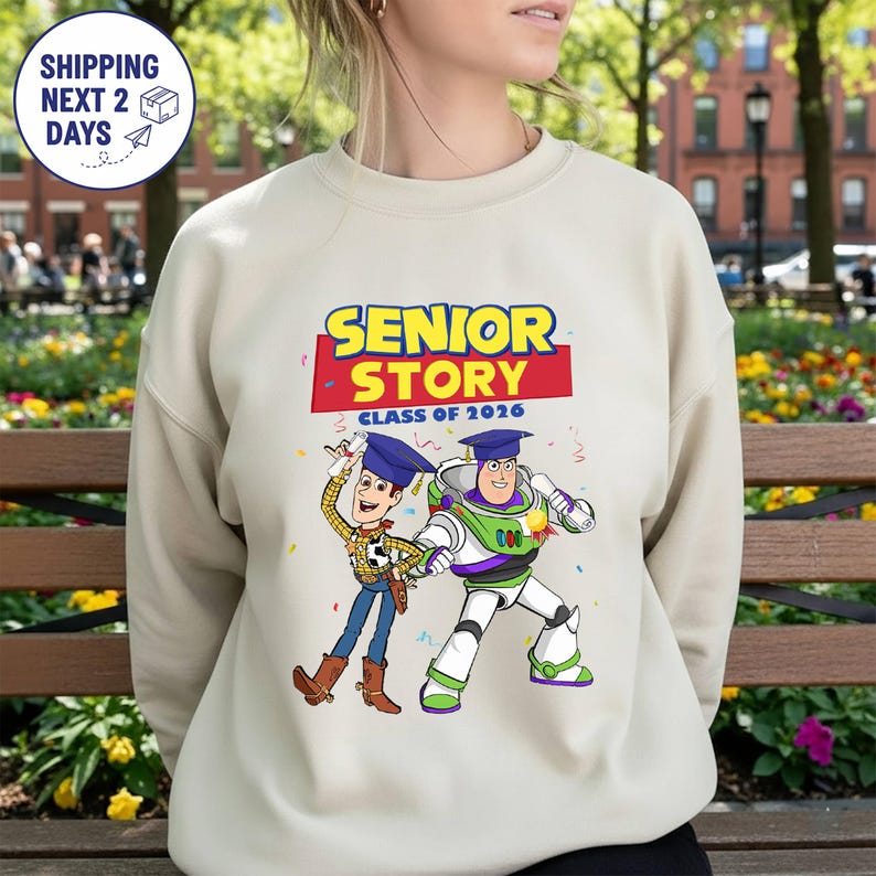 Toy Story 2026 Senior Disneyland Shirt, Toy Story Buzz Lightyear, Proud Family Graduation Matching Tee, Class Of 2026 Graduation Gifts Shirt imagem 8