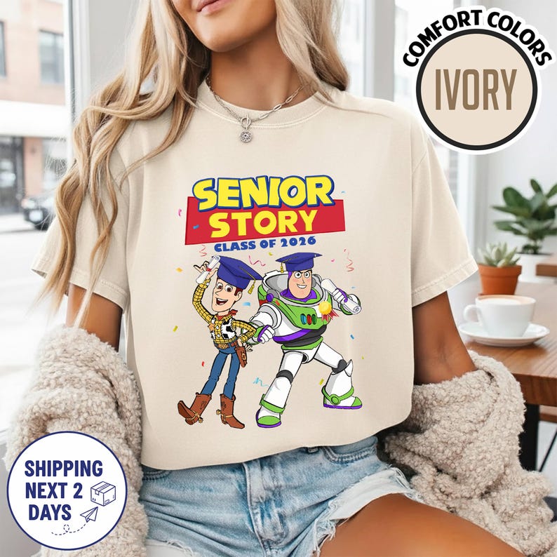 Toy Story 2026 Senior Disneyland Shirt, Toy Story Buzz Lightyear, Proud Family Graduation Matching Tee, Class Of 2026 Graduation Gifts Shirt imagem 1