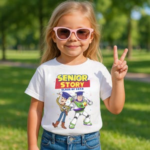 Toy Story 2026 Senior Disneyland Shirt, Toy Story Buzz Lightyear, Proud Family Graduation Matching Tee, Class Of 2026 Graduation Gifts Shirt imagem 9