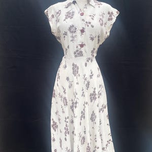 vintage 1940s 40&#39;s textured rayon flower print day dress