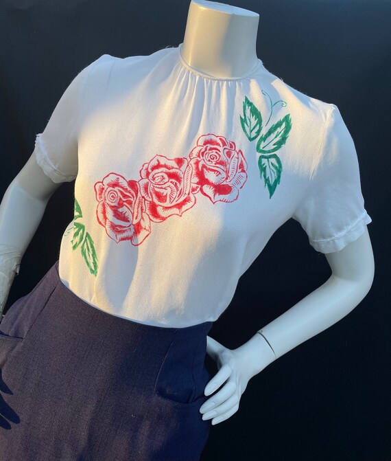 Vintage 1940s Hand painted Roses button back rayon