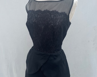 Vintage jaren 50/50 zwarte kanten cocktailjurk met illusie schulpenrok