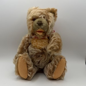 Oso de peluche Steiff Zotty vintage con boca abierta, pelo largo de mohair, ojos de plástico y etiqueta con botón.
