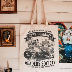 Mörk romantik läsarväska, Trigger Warnings Welcome canvasväska, gotisk bokklubbsväska, bokälskarens present, boklig vardagsväska