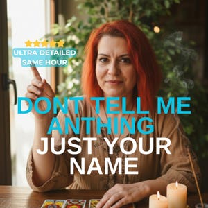 Puede incluir: Una mujer con cabello rojo señala hacia arriba, con el texto "DON'T TELL ME ANYTHING JUST YOUR NAME" en letras azules grandes. La imagen también incluye el texto "ULTRA DETAILED SAME HOUR" y velas encendidas.