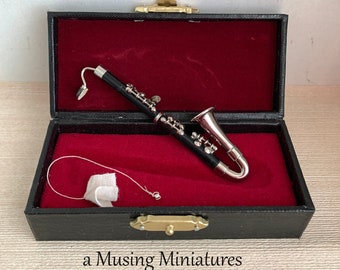 Miniatur-Bassklarinette mit Koffer für Puppenhaus im Maßstab 1:12 oder als Geschenk für Musikliebhaber