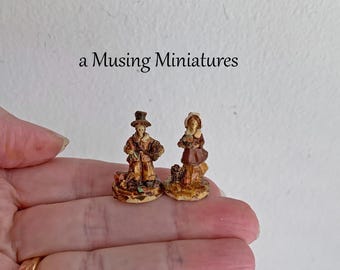 Miniature Pilgrim Statuette Pair for 1:12 Scale Dollhouse Thanksgiving Decor