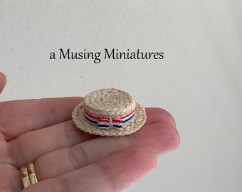 Sombrero canotier en miniatura para caballero de casa de muñecas a escala 1:12 o cuarteto de barbería.