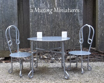1:12 Miniatur Industrielles Bistro Set für Trendy Coffee Shop oder Terrasse