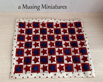 Handgestickter Miniatur Quilt 13x15cm für die Americana in 1:12