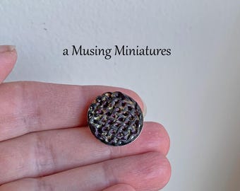 Miniature Burnt Pie with Aluminum Plate in 1:12 Scale for Dollhouse Kitchen Bakery