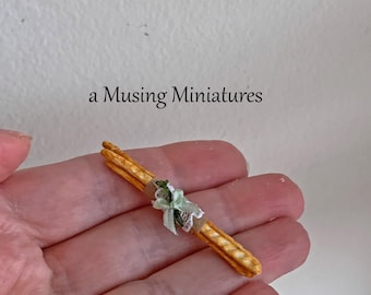 Paquete de panecillos franceses en miniatura para panadería de casas de muñecas gourmet a escala 1:12