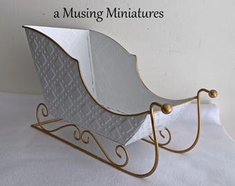 Only ONE Miniature Sleigh for Christmas Decor or Winter Diorama