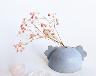 Mini ceramic vase, light blue, hand-thrown table decoration, interior design accessory, cute dried flower vase with clouds, home decoration vase