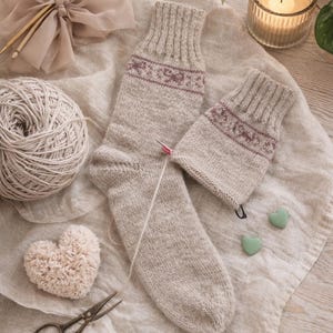 PDF Instructions for Nordic Bow Socks - Knitting Pattern Digital Download (German)