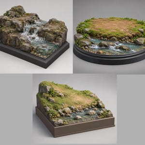 Op de afbeelding: Drie miniatuur-diorama's met natuurlijke landschappen. Eén toont een rotsachtige waterval, een andere een cirkelvormig grasachtig terrein met een beekje, en de derde een hellende heuvel met een rivier. Elke displaybasis is donker van kleur.