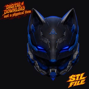 Può includere: Un casco robotico futuristico a forma di gatto in nero opaco e blu metallizzato. Il design presenta orecchie a punta, fessure per gli occhi blu brillante e un emblema triangolare sulla fronte. Il testo nell'immagine recita: DIGITAL DOWNLOAD not a physical item e STL FILE.