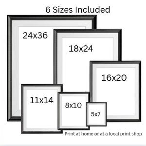 Puede incluir: Seis marcos de fotos rectangulares negros dispuestos en grupo, cada uno con espacios blancos con dimensiones en pulgadas: 24x36, 18x24, 16x20, 11x14, 8x10 y 5x7. El texto 6 Sizes Included aparece arriba y Print at home or at a local print shop abajo.