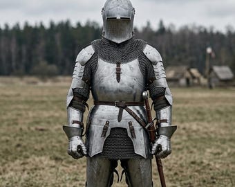Armatura da cavaliere medievale in acciaio realizzata a mano, indossabile per rievocazioni storiche, LARP e cosplay.