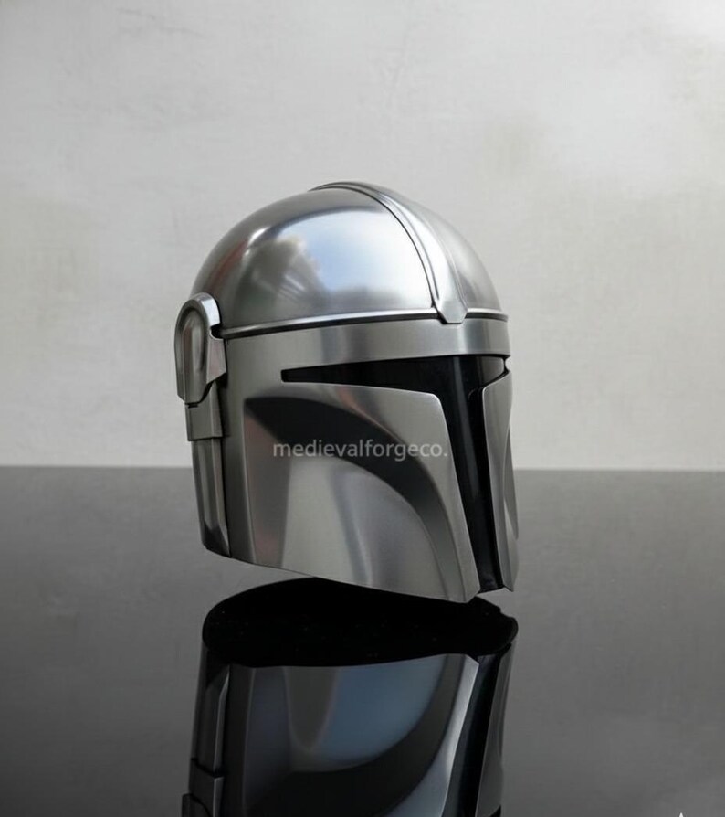 Helm in Mandalorian-stijl Beskar geïnspireerde premiejager Sci-Fi krijger cosplay pantser helm en display afbeelding 7