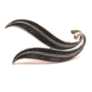 Broche vintage Albert Scharning Norway en argent 830S, style feuille | Broche botanique moderniste scandinave | Bijou du milieu du XXe siècle