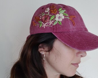 Casquette fleurie brodée à la main - MOTIF