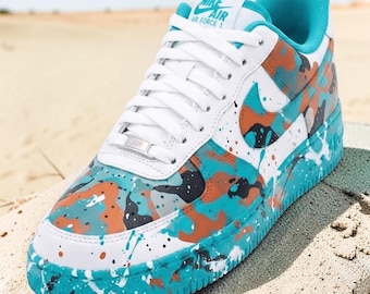 Zapatillas AF1 personalizadas de camuflaje color verde azulado, zapatillas de camuflaje salpicadas pintadas a mano, zapatillas AF1 personalizadas de camuflaje turquesa y naranja, regalo único para él o para ella.