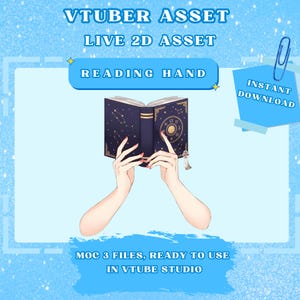 Può includere: Illustrazione digitale di un libro con copertina blu scuro, tenuto aperto da due mani. Il libro presenta dettagli dorati e disegni celesti. Il testo sull'immagine recita "VTUBER ASSET LIVE 2D ASSET READING HAND INSTANT DOWNLOAD MOC 3 FILES, READY TO USE IN VTUBE STUDIO."