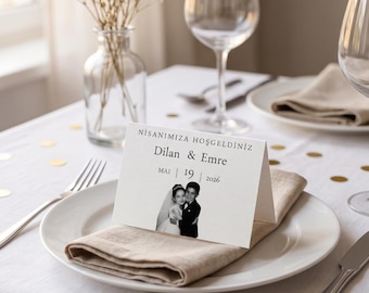 Personalisierte Tischkarte mit Kindheitsfoto für Hochzeit, Nikah & Kına Gecesi – SW oder Farbig mit Vorschau