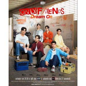 Peut inclure: Image promotionnelle pour "Only Friends: Dream On" avec six personnes. Le titre est en rouge et blanc, avec "Dream On" en jaune. Les personnes portent diverses tenues, et l'arri&egrave;re-plan est un m&eacute;lange de bois et d'&eacute;l&eacute;ments industriels.