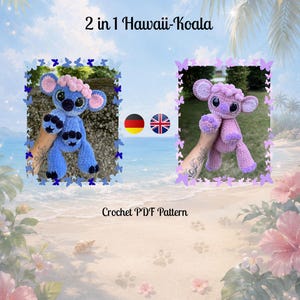 Könnte beinhalten: Eine Häkel-PDF-Anleitung mit dem Titel 2 in 1 Hawaii-Koala, die zwei Koala-Plüschtiere zeigt. Ein Koala ist blau mit rosa Haaren und dunkelblauen Akzenten, während der andere hellrosa mit passenden Haaren und dunkelrosa Akzenten ist.
