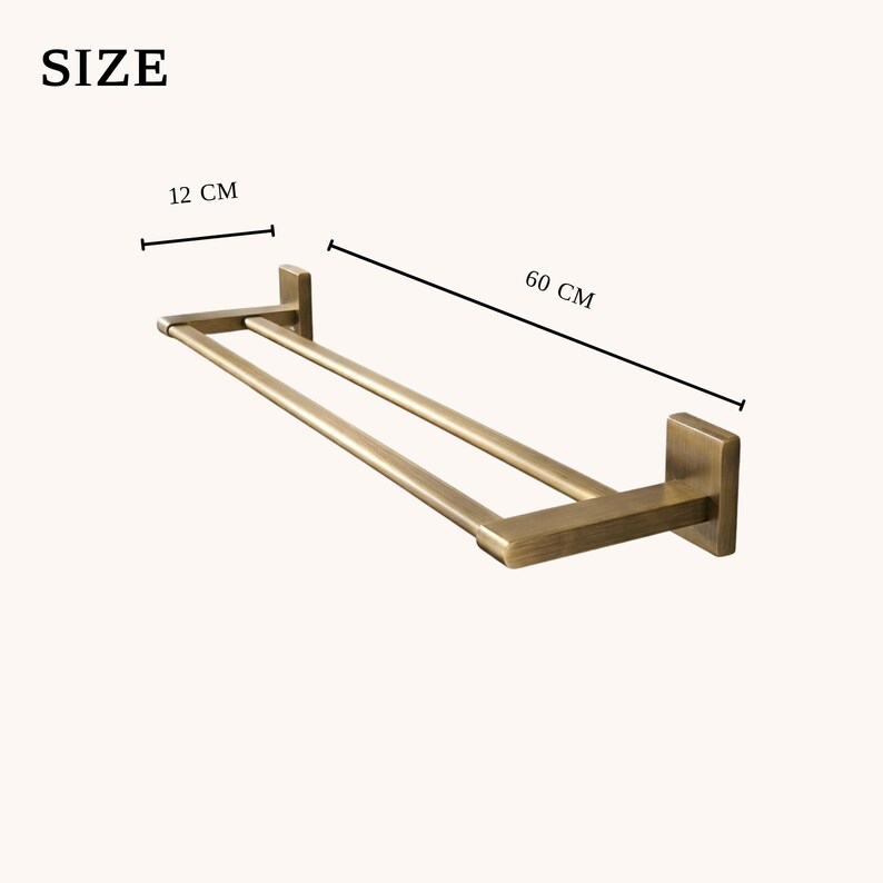 Peut inclure: Un porte-serviettes double de couleur bronze. La barre mesure 60 cm de long et 12 cm de large. Le texte "SIZE" est dans le coin sup&eacute;rieur gauche. Con&ccedil;u pour une utilisation dans la salle de bain.