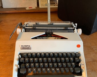 Olympia De Luxe typewriter