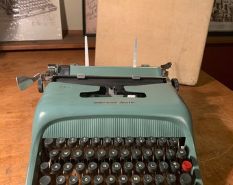 underwood olivetti studio 44 typewriter