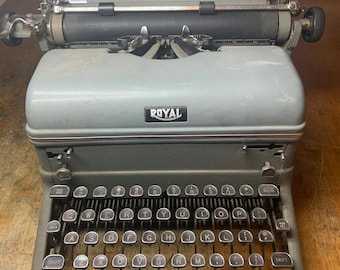 Royal KMG desktop typewriter