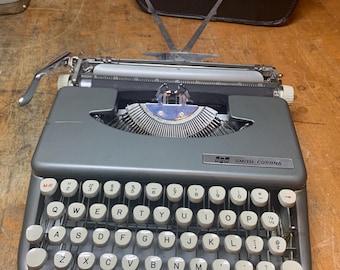 Smith-Corona SKYRITER typewriter