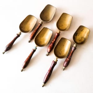 Vintage Brass Scoop, Wooden Handle Kitchen Scoop, Rustic Farmhouse Decor, Antique Brass Scoop, Rustic Kitchen Utensil with Wooden Handle