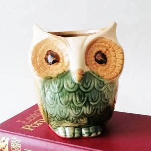 Vaso a forma di gufo in ceramica vintage, decorazione in ceramica verde e marrone, vaso a forma di gufo vintage - vaso in ceramica a forma di gufo, oggetto da collezione per la casa in stile retrò anni '70.