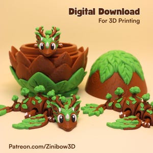 Puede incluir: Una figura de dragón marrón y verde impresa en 3D con rasgos de árbol, emergiendo de un contenedor con forma de huevo. El texto Digital Download For 3D Printing y Patreon.com/Zinibow3D es visible. El dragón tiene alas y cuernos con forma de hoja.
