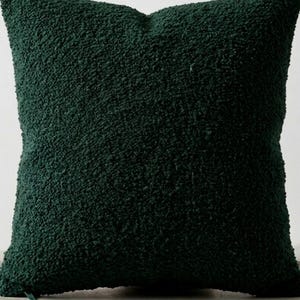 Donkergroene bouclé kussensloop, bosgroen getextureerde kussenhoes, modern sierkussen, teddystof kussen, decoratief bankkussen afbeelding 1