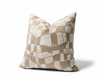 Beige geometrisch getextureerde dubbelzijdige kussensloop, crème abstract mozaïekkussen, neutraal modern boho-sierkussen, 3D-geweven accenthoes