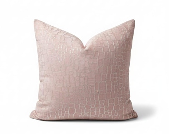 Blushroze dubbelzijdige kussensloop krokodil, kussen zilver metallic textuur, sierkussen imitatie reptiel, decoratie babymeisje babykamer 45 x 45 cm