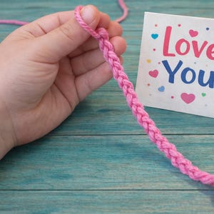 Fingerstickat armband DIY | Nybörjargarn för barn (PDF-guide)