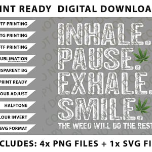 Könnte beinhalten: Eine weiße Keramik-Tasse mit schwarzem Henkel und dem Text "But First, Coffee" in handschriftlichem Stil. Die Tasse steht auf einer weißen Oberfläche. Die Tasse ist etwa 10 cm hoch.