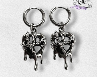 Brincos de argola corrompidos - pretos: brincos de aço inoxidável com pingentes de coração derretido em liga de zinco e pedra preta.