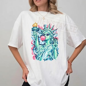 Frihetsgudinnan PNG, tuggummi Lady Liberty-design, cool amerikansk patriotisk konst, trendig amerikansk sublimering PNG, fjärde juli-skjortdesign