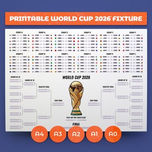 Può includere: Un tabellone stampabile dei calendari della Coppa del Mondo 2026, con elenchi dei gironi delle squadre e schemi dei tornei. Il tabellone presenta un'intestazione arancione con la scritta "PRINTABLE WORLD CUP 2026 FIXTURE". Il trofeo della Coppa del Mondo è al centro.